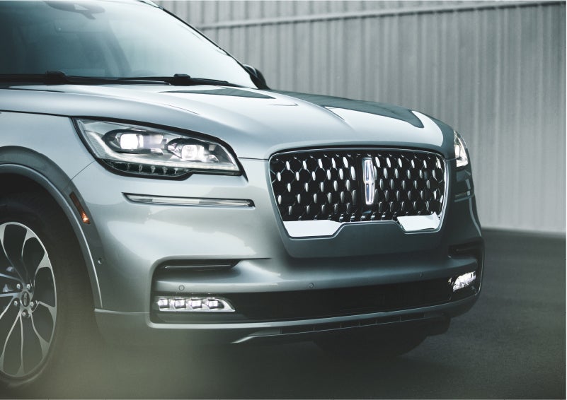 The available adaptive pixel LED headlamps of the 2023 Lincoln Aviator® SUV activated | Purchase Lincoln in Mayfield KY