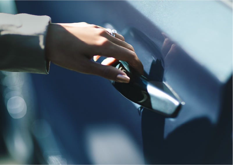 A hand gracefully grips the Light Touch Handle of a 2023 Lincoln Aviator® SUV to demonstrate its ease of use | Purchase Lincoln in Mayfield KY