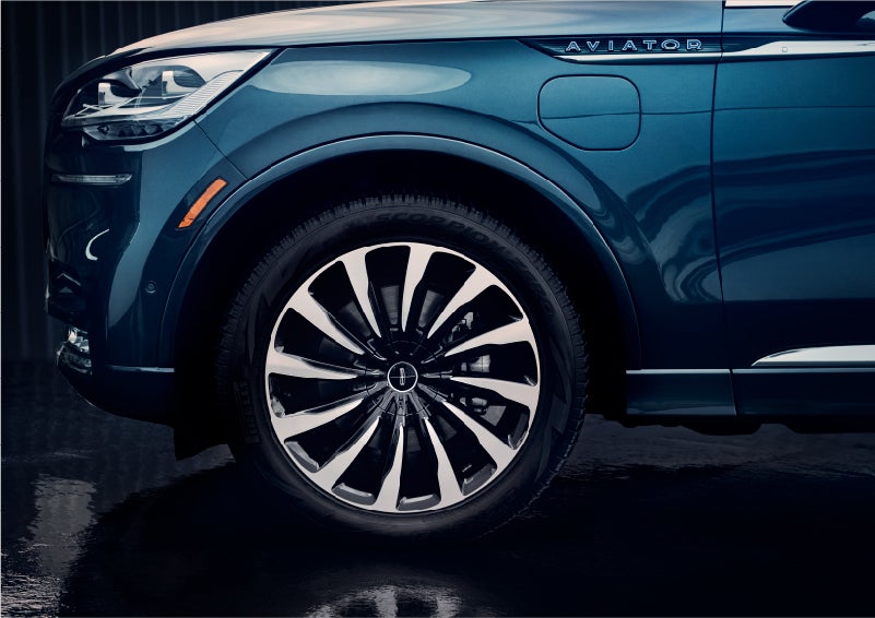 The 2023 Lincoln Aviator® Black Label Grand Touring model with unique 12-spoke wheel | Purchase Lincoln in Mayfield KY