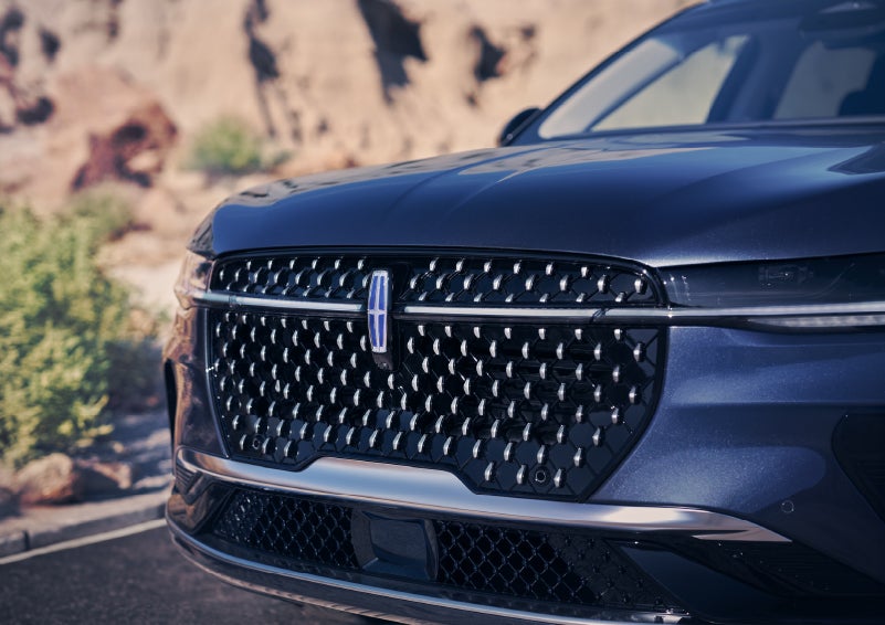 The stylish grille of a 2024 Lincoln Nautilus® SUV sparkles in the sunlight. | Purchase Lincoln in Mayfield KY