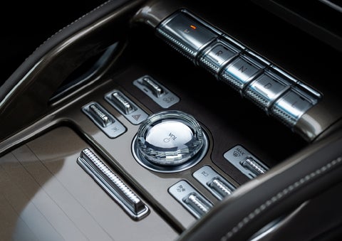 A crystal-inspired volume knob is shown in the center floor console of a 2024 Lincoln Nautilus® SUV. | Purchase Lincoln in Mayfield KY